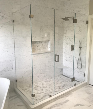 Tiết kiệm chi phí với vách nhà tắm chịu lực Polycarbonate Solmart trong